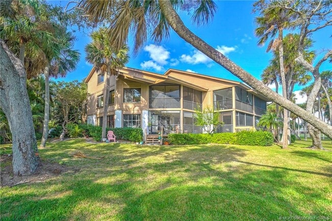 Building Photo - 233 NE Edgewater Dr