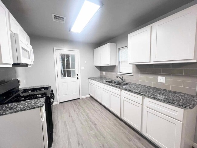 Building Photo - Updated Home in the Heart of NW OKC – Excellent Location!
