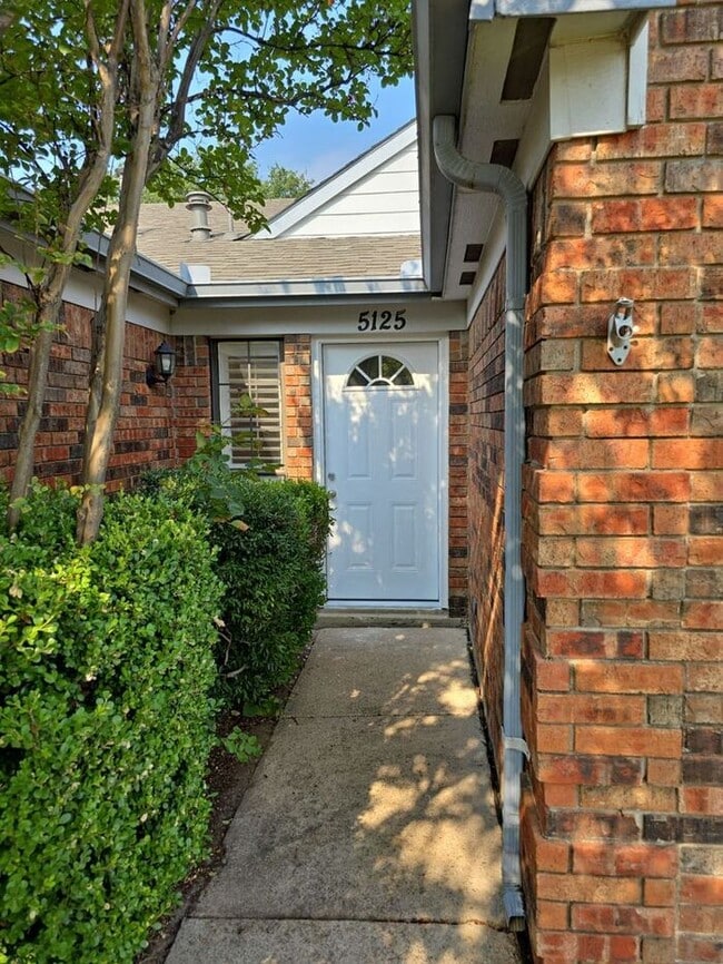 Building Photo - Bright & Spacious 3-Bedroom Home in Flower...