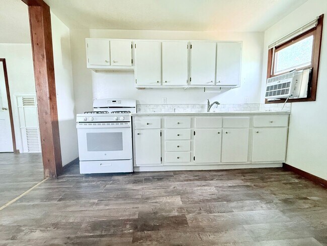 Building Photo - 3-Bed House in Waterloo