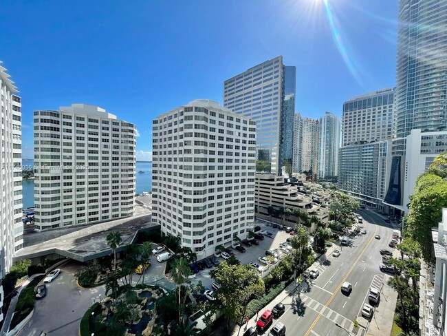 Building Photo - 950 Brickell Bay Dr