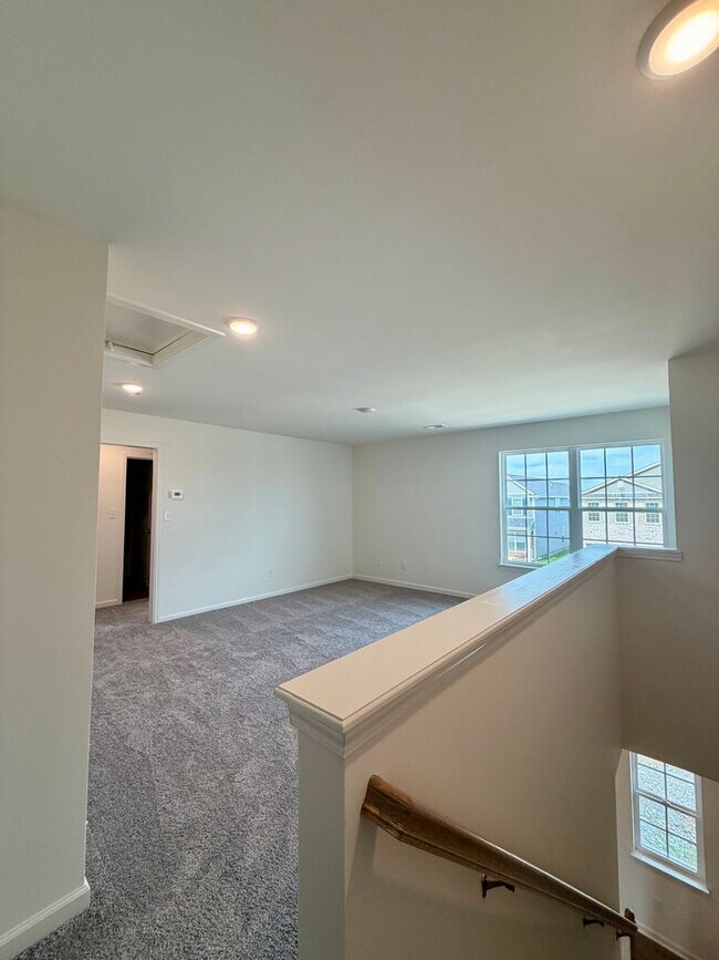 Building Photo - 836 Halford Pl