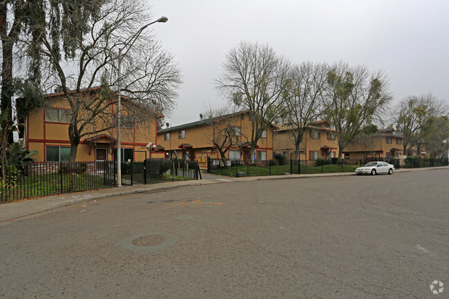 Building Photo - Blue Ridge Circle Apartments