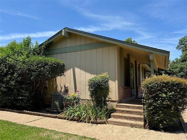 Building Photo - 9509 Blue Creek Ln