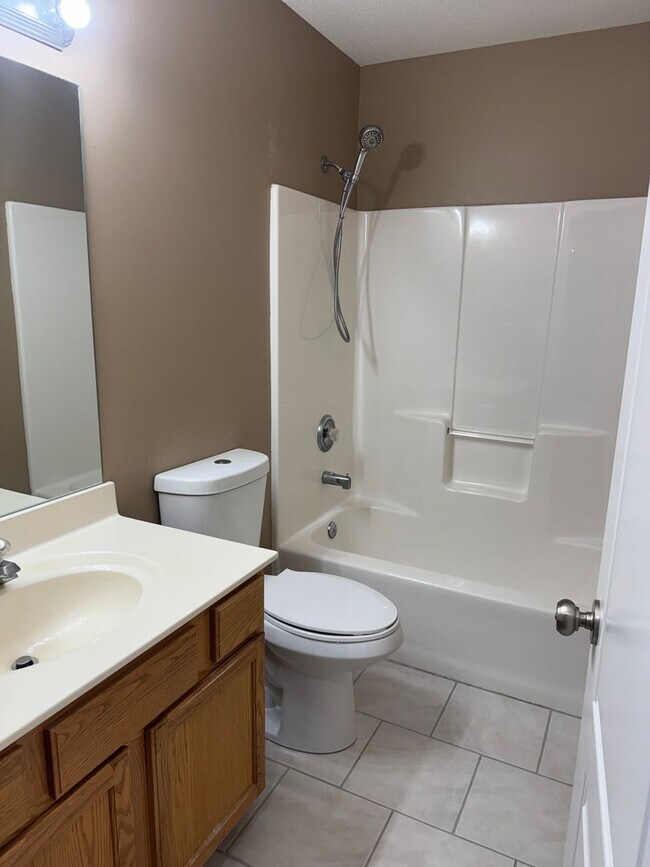 Building Photo - Single Family Home - Available For Rent!