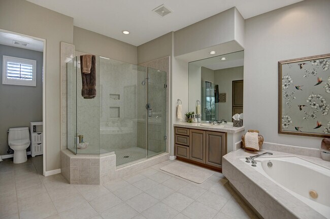 Building Photo - 336 Tomahawk Dr