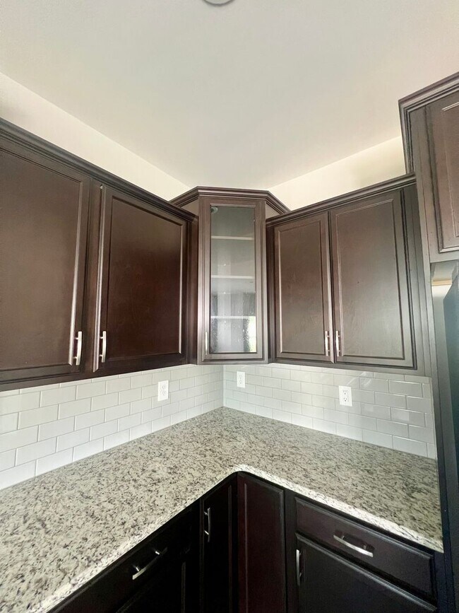 Building Photo - Stunning 4BR 3BA Home in Colfax