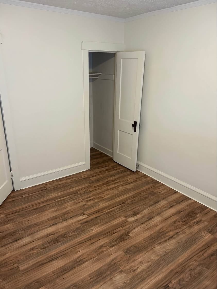 Building Photo - 1463 Riverside Dr