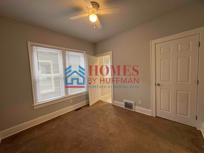 Building Photo - Two Bedroom House | Move in Ready