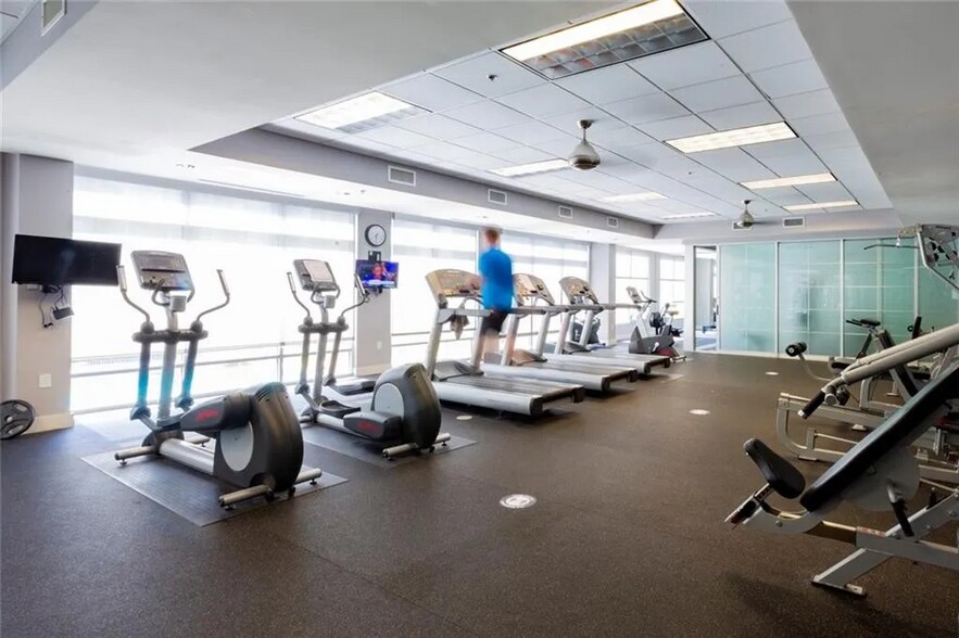 Building Photo - 711 Cosmopolitan Dr NE