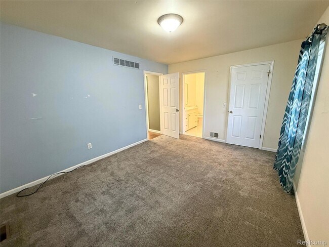 Building Photo - 24706 Bashian Dr