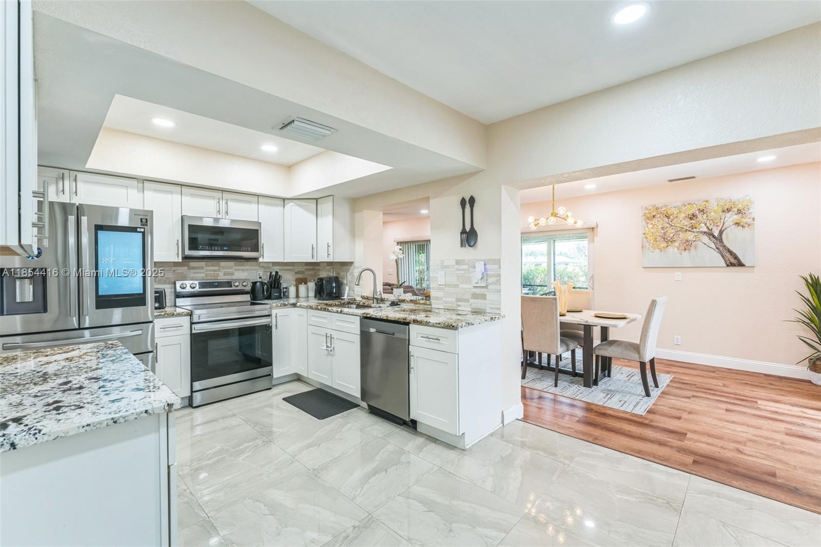 Building Photo - 5706 S Travelers Palm Ln