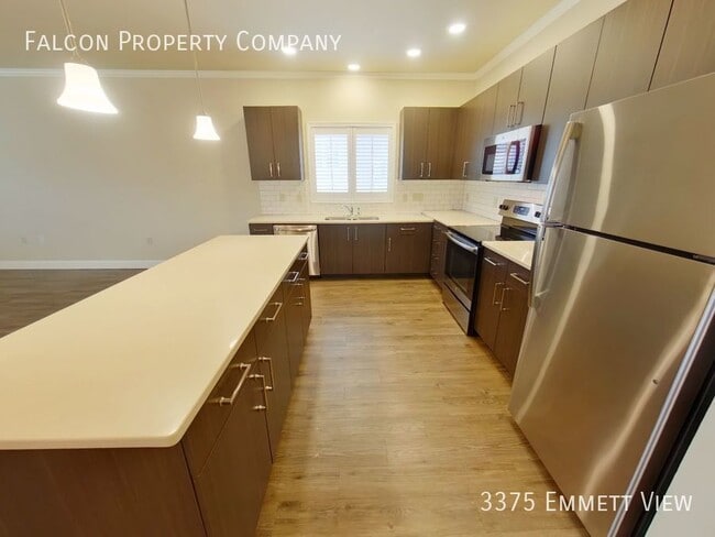 Building Photo - Fabulous Townhome in Stetson Hills! - Leas...