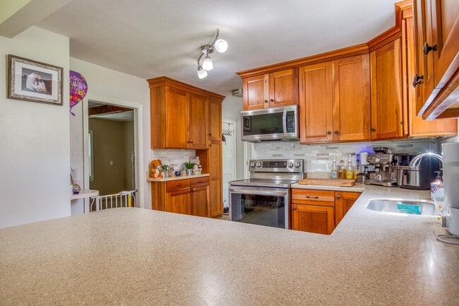 Building Photo - 770 Dalton Rd