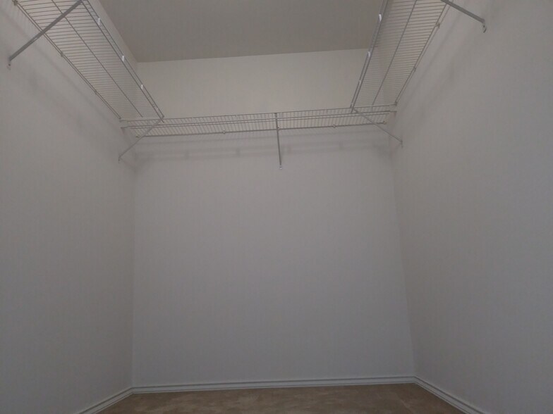 Walk-in closets - 2381 Hamburg St