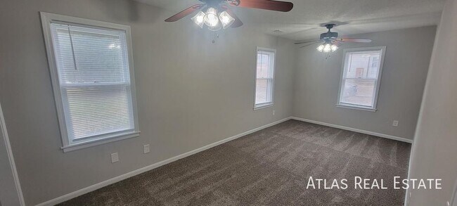 Building Photo - 519 S 81 St