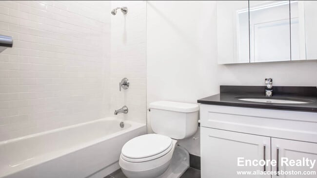 Building Photo - 1 India St