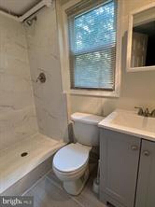 Building Photo - CHARMING BRICK COLONIAL HOME IN ROCKVILLE, CLOSE TO METRO AND ROCKVILLE TOWN CENTER