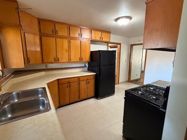 Building Photo - 1322 Alms Dr