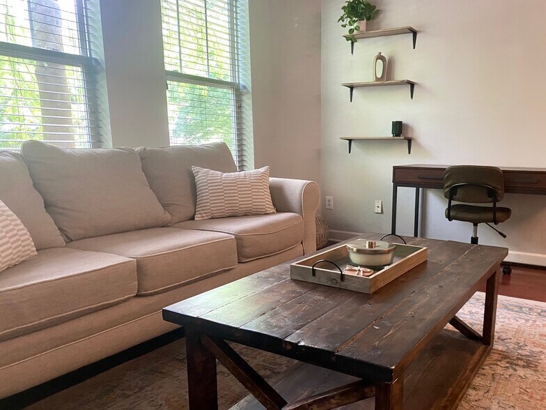 Building Photo - 2310 Elliott Ave