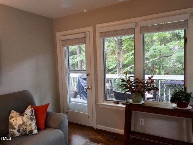 Building Photo - 531 Weathersfield