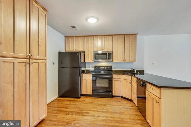 Building Photo - 844 N Frederick St
