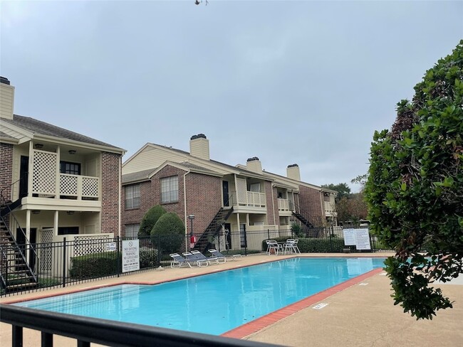 Building Photo - 2121 El Paseo St