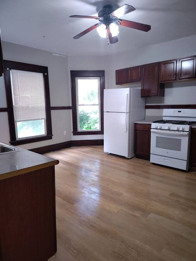 Building Photo - 208 Van Rensselaer St