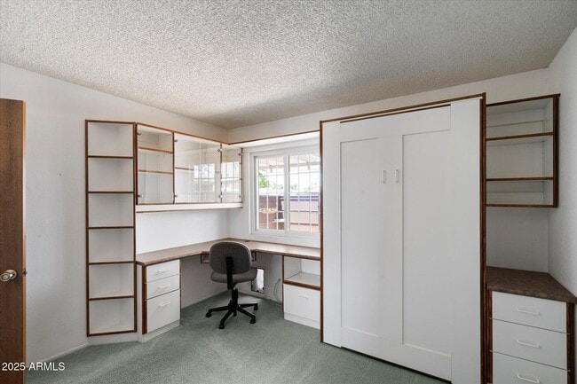 Building Photo - 1001 E Lodge Dr