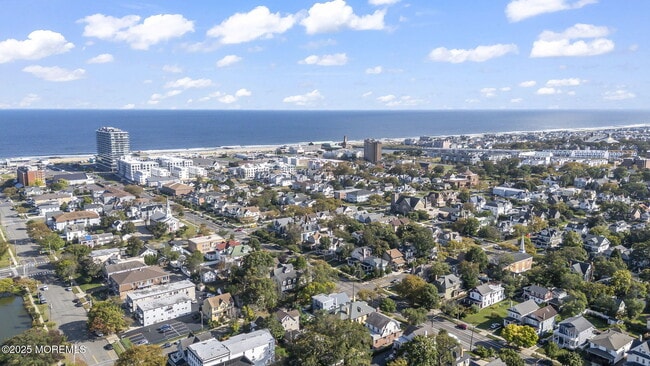 Building Photo - 601 4th Ave