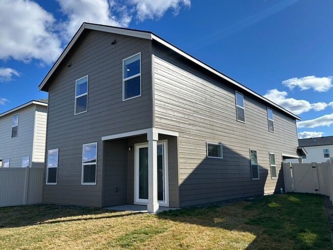 Building Photo - Brand New Construction! 3 Bed + Loft, 2.5 Bath