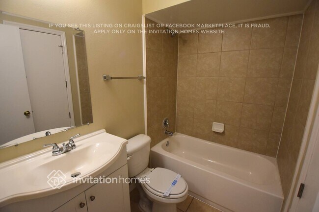 Building Photo - 126 W York Ct