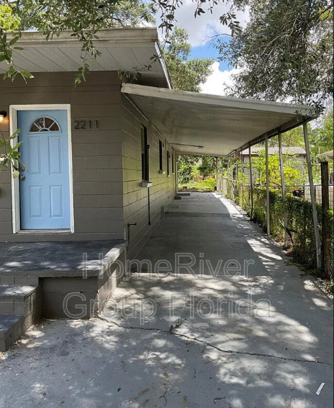 Building Photo - 2211 W Woodlawn Ave