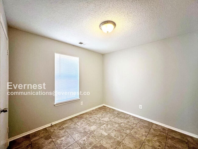 Building Photo - 3455 Castle Dr