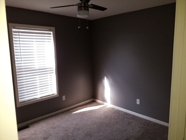 Building Photo - AVAILABLE NOW! Beautiful LARGE 4 BD 3 BTH ...