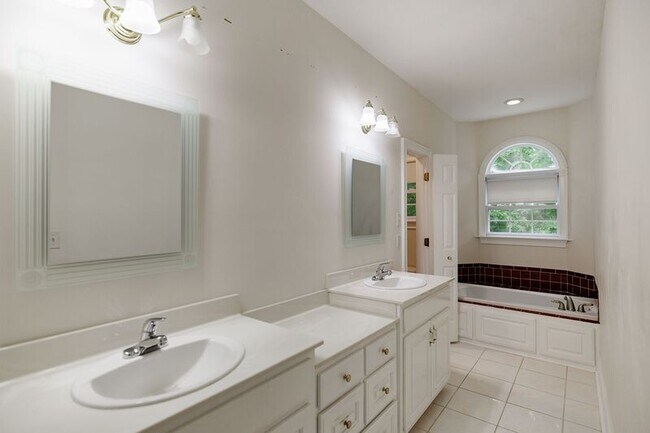 Building Photo - 580 Wolf Creek Trail