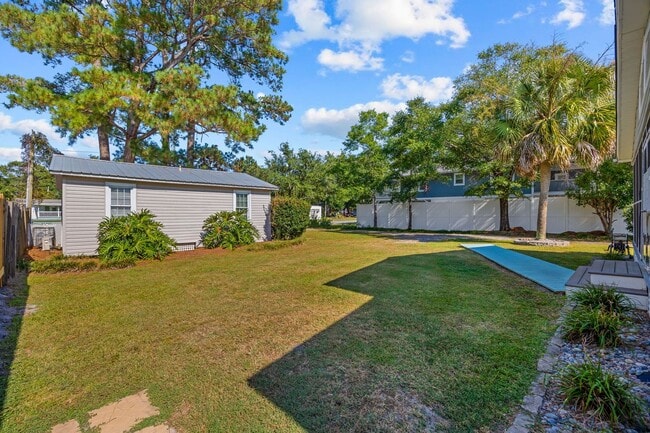 Building Photo - SNOWBIRD RENTAL- Pura Vida Cottage 4 Block...