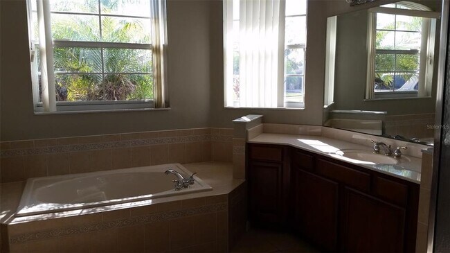 Building Photo - 3504 Somerset Cir