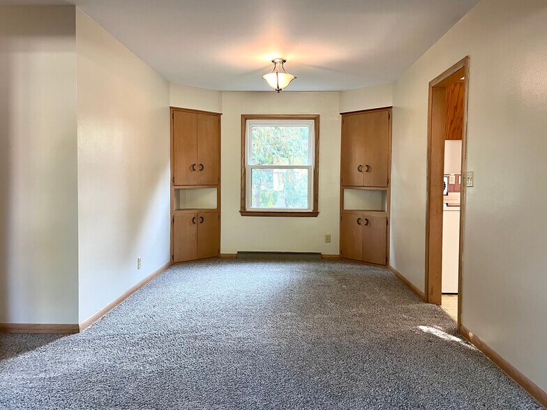 Dining Room - 1661 N 116th St