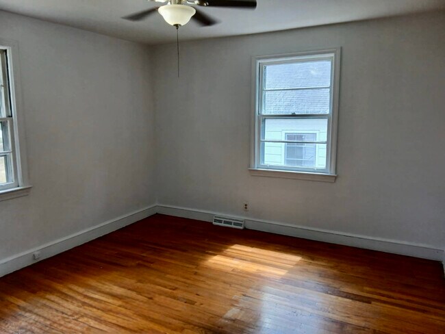 Building Photo - 319 Arlington Pl
