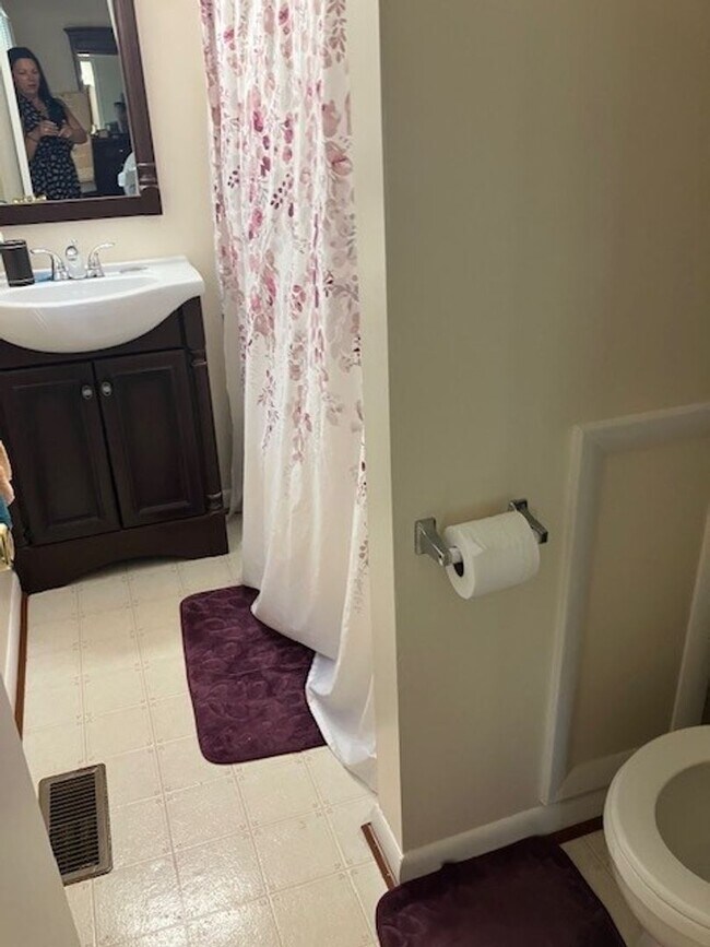 Building Photo - Lovely Rambler