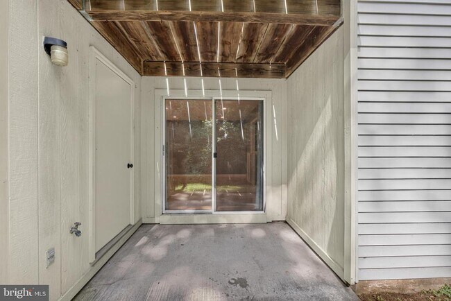 Building Photo - 7742 New Providence Dr
