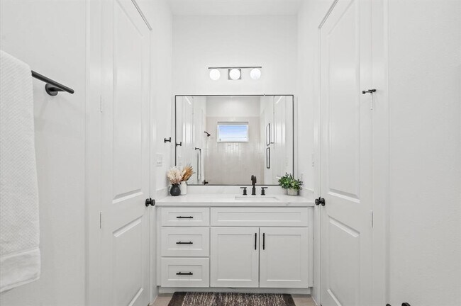 Building Photo - 5217 Pine Tree Dr