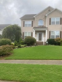 Building Photo - 1624 Longmont Dr