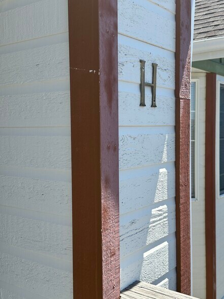 Building Photo - 1096 Longbow Ln