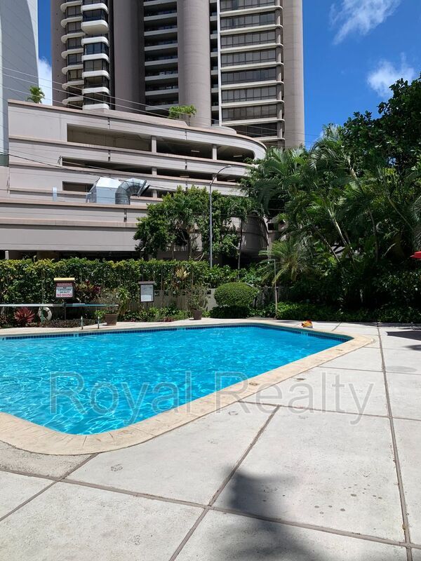 Building Photo - 425 Ena Rd