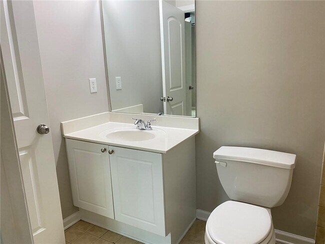 Building Photo - 1664 Oakbrook Lake Dr NW
