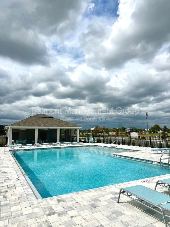 Building Photo - 8250 SW 67th Ave