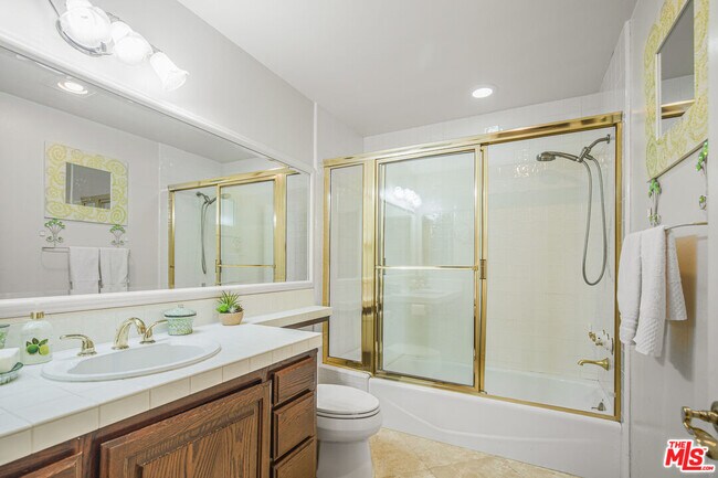 Building Photo - 6111 County Oak Rd