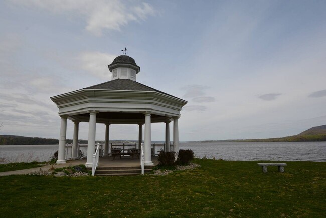 Building Photo - 99 Bayview Ave